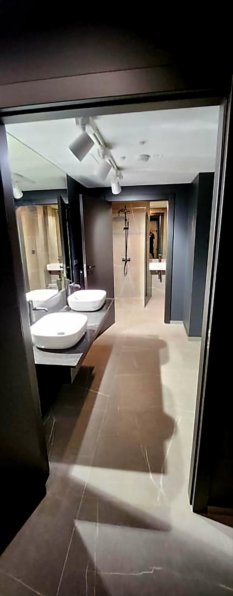 Castle Loft Apartment,spa, Gym ,sauna & Swimming Pool Free Parking *