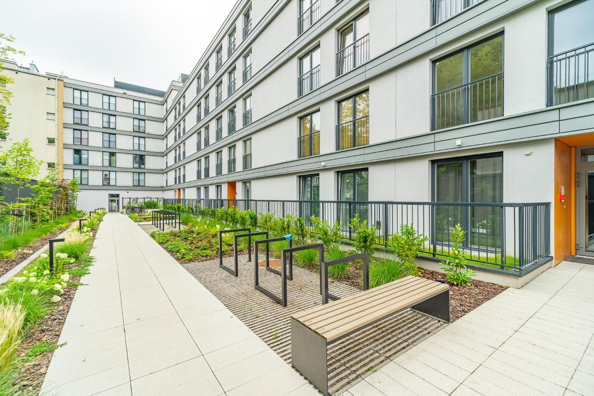 Apartment Grzegorzki - Balcony, Ac, Shops&tram Nearby - By Rentujemy