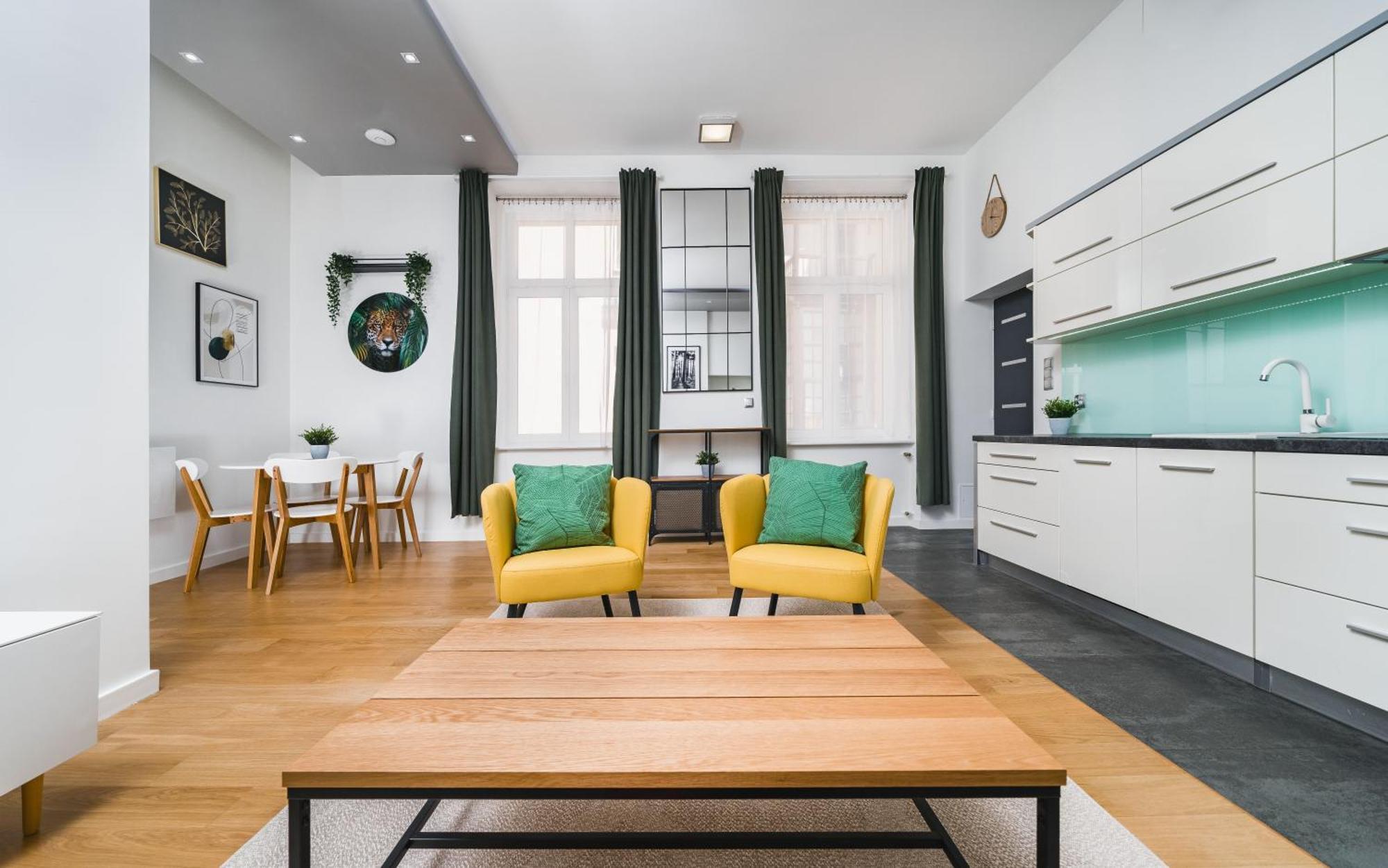 Apartament Old Town Luxe Retreat - King Bed - Steps To Main Square *