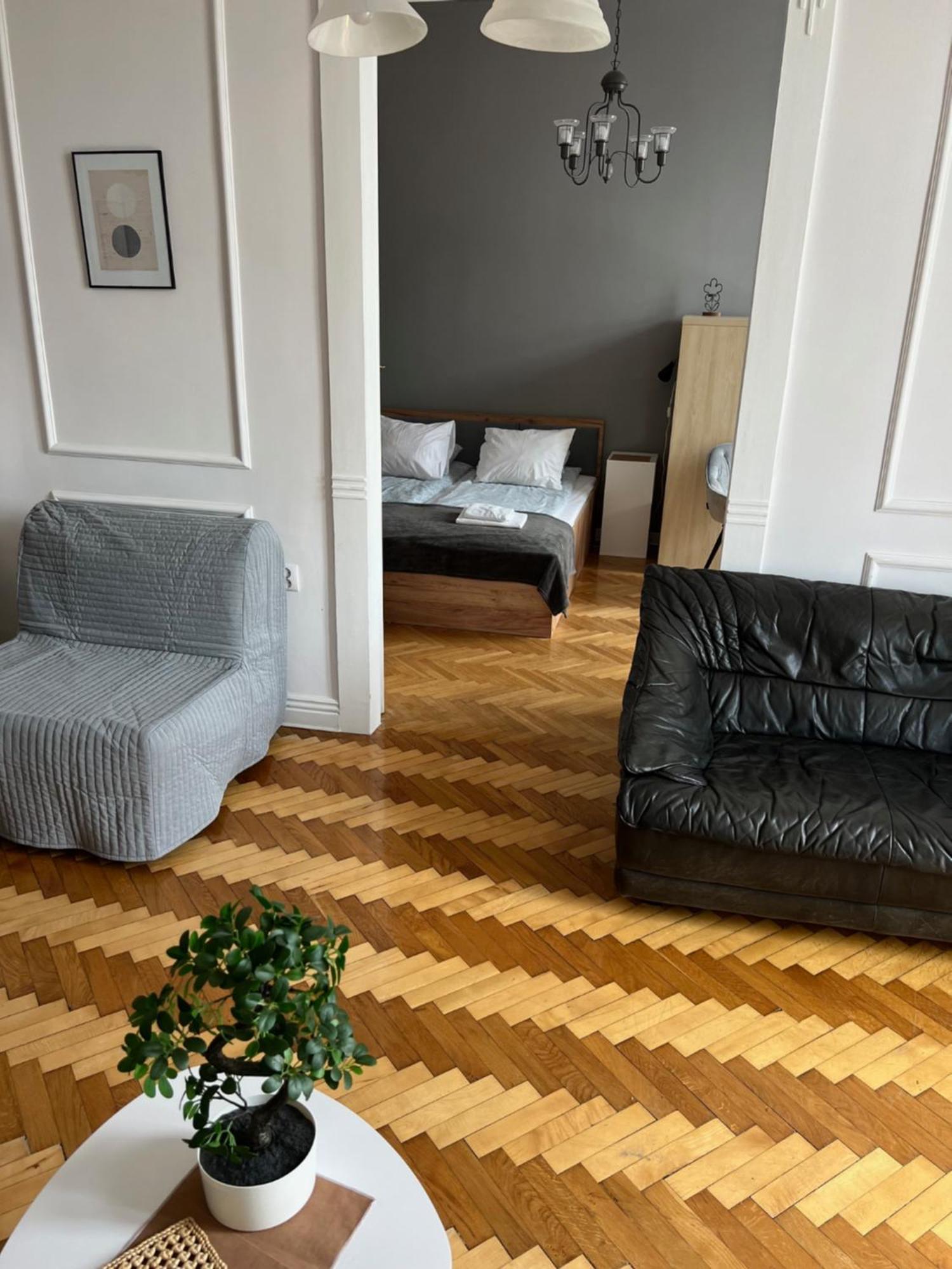 Large Next To Main Station - 85 M2 Krakow