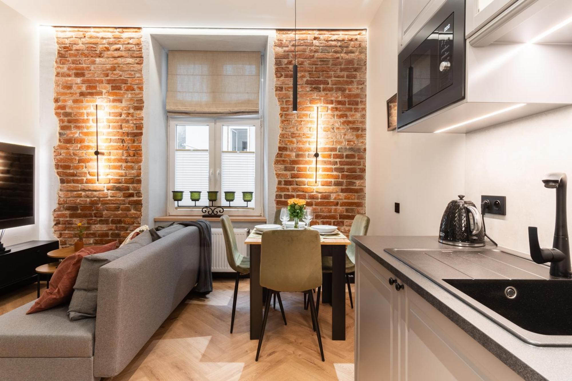 Charm & Comfort Renovated Gem In Old Town Sarego B *
