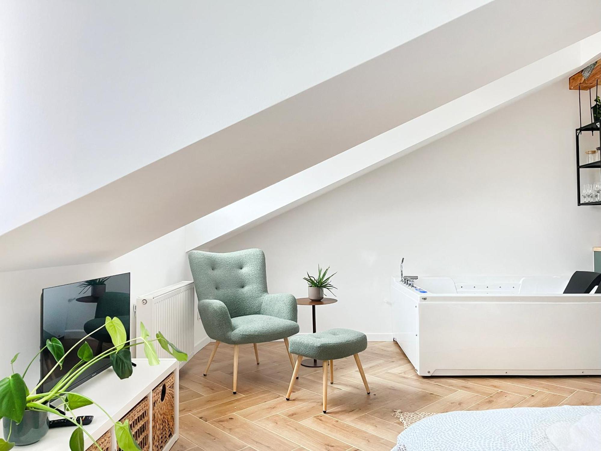 Jacuzzi Premium With Air Conditioning, Main Square Appartement