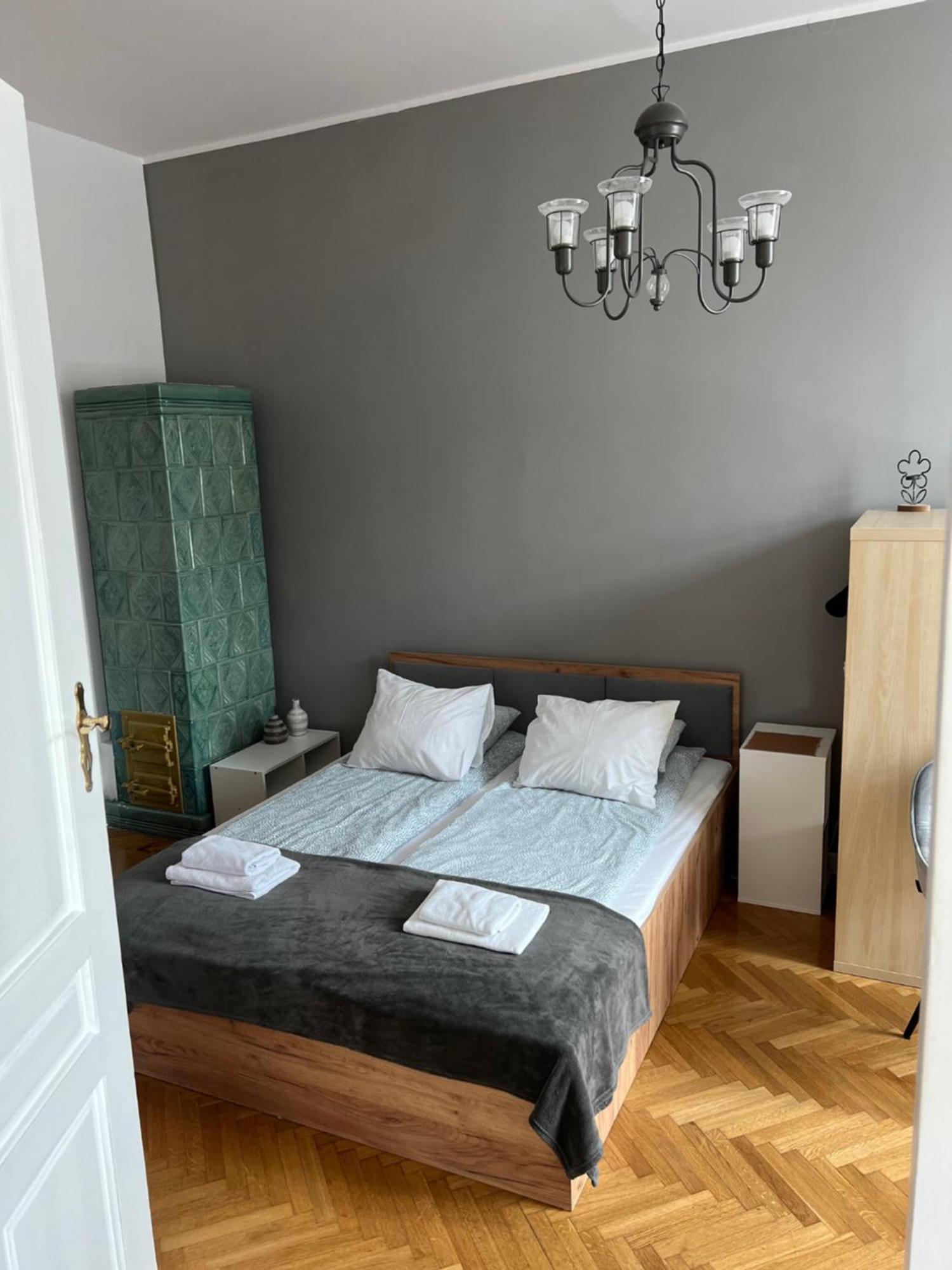 Large Next To Main Station - 85 M2 *