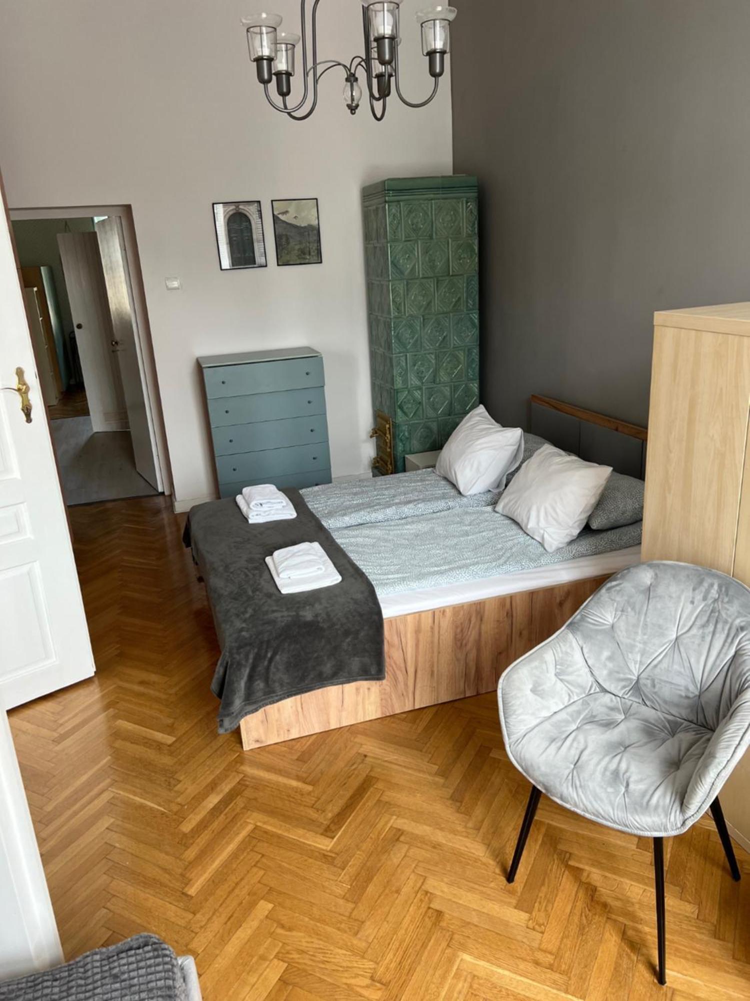 Large Next To Main Station - 85 M2 Krakow