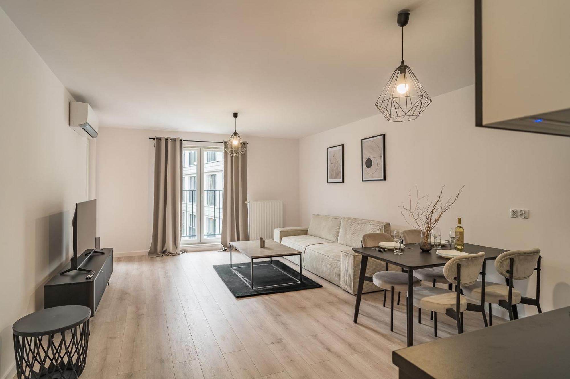 Apartment Grzegorzki - Balcony, Ac, Shops&tram Nearby - By Rentujemy *