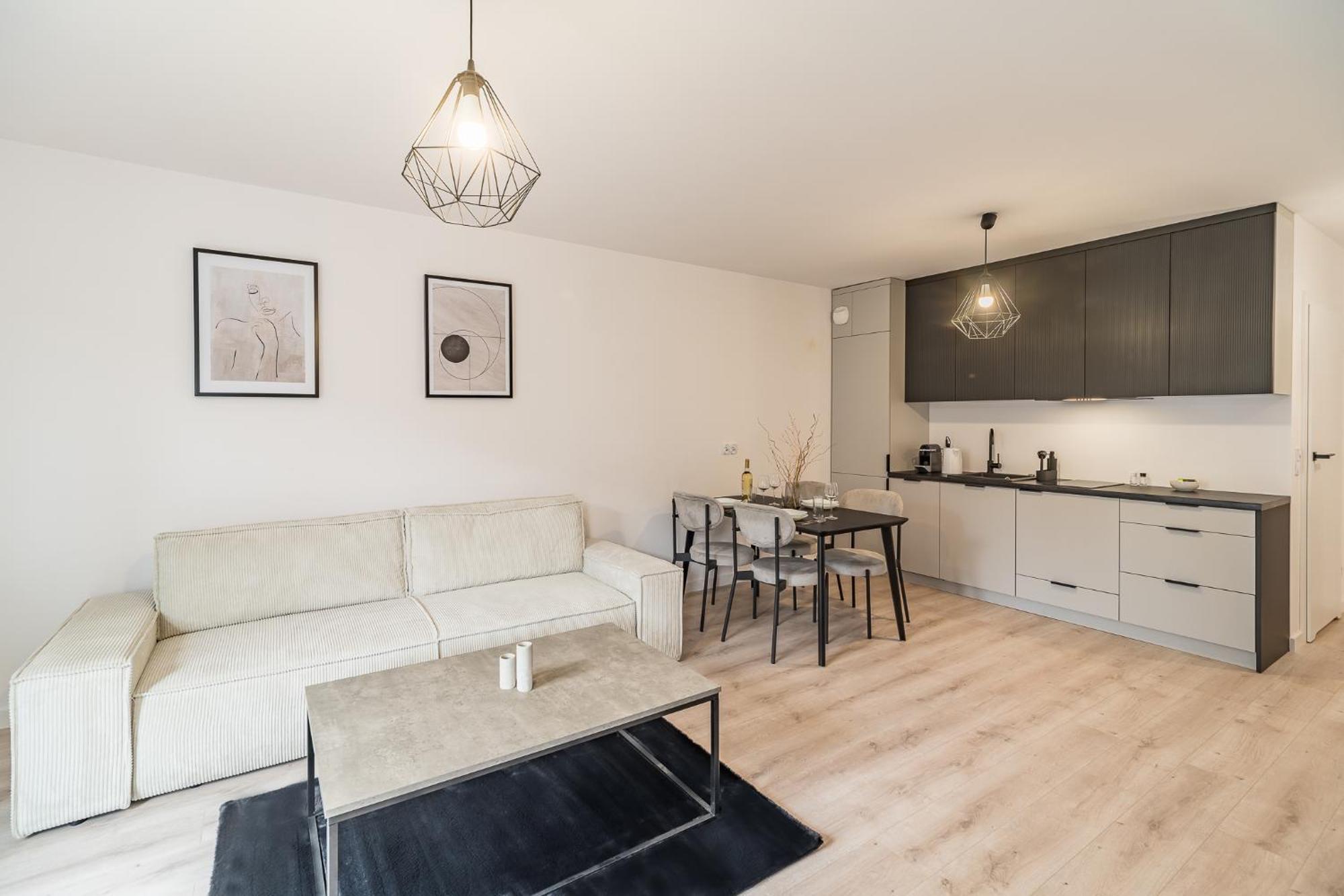 Apartment Grzegorzki - Balcony, Ac, Shops&tram Nearby - By Rentujemy