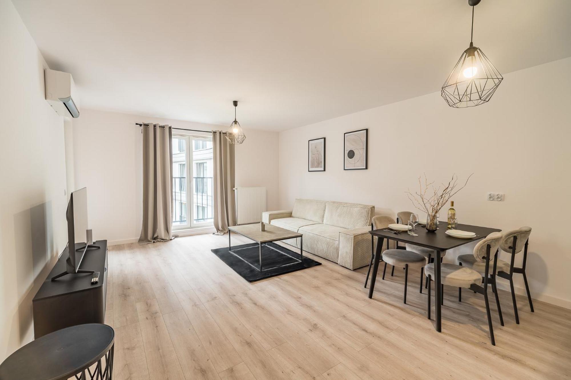 Apartment Grzegorzki - Balcony, Ac, Shops&tram Nearby - By Rentujemy