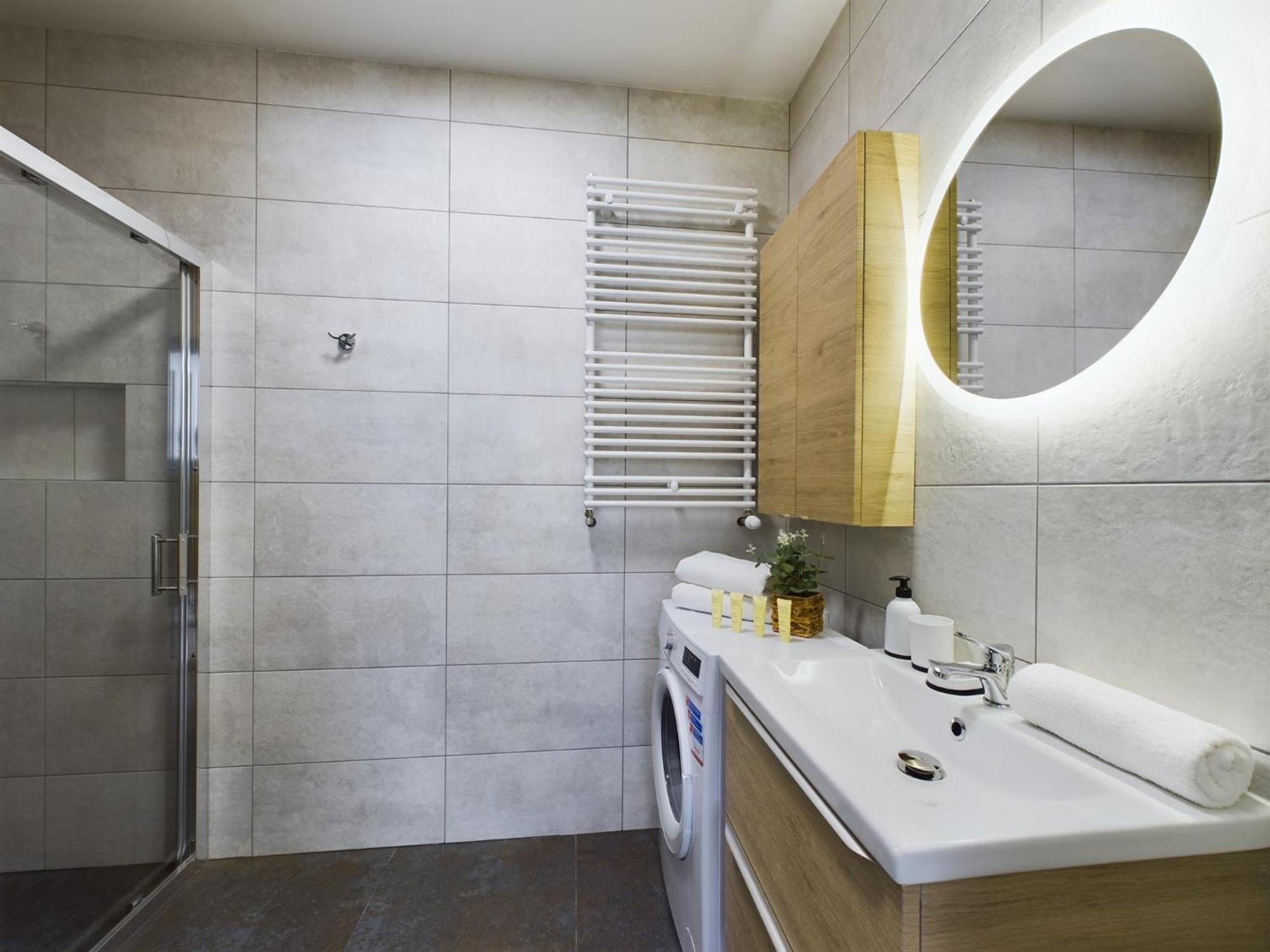 Exceptional With Parking By Renters Apartamento Cracóvia