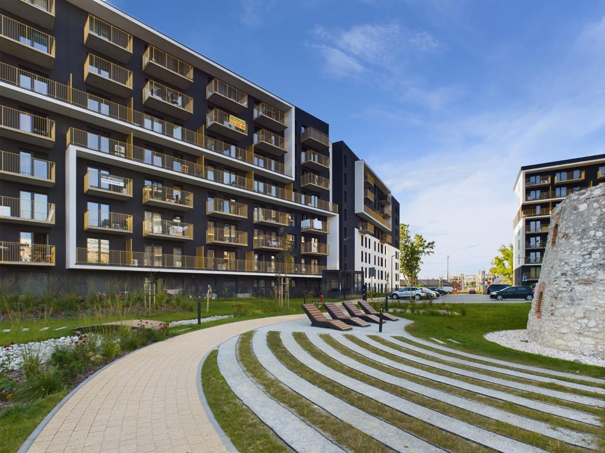 Exceptional With Parking By Renters *