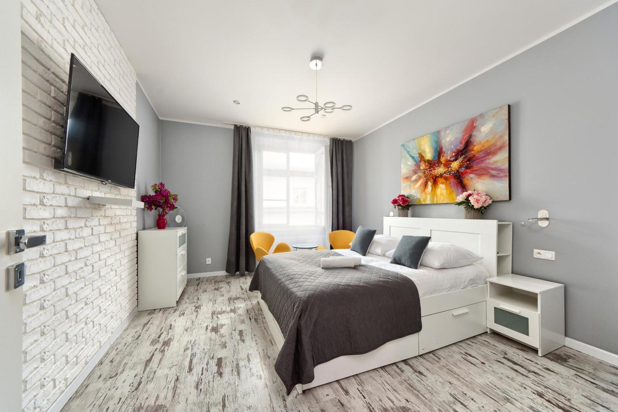 Mikołajska 5 *