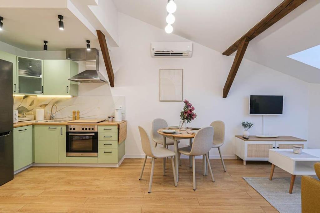 Cozy Loft Under The Wawel Sky Apartment
