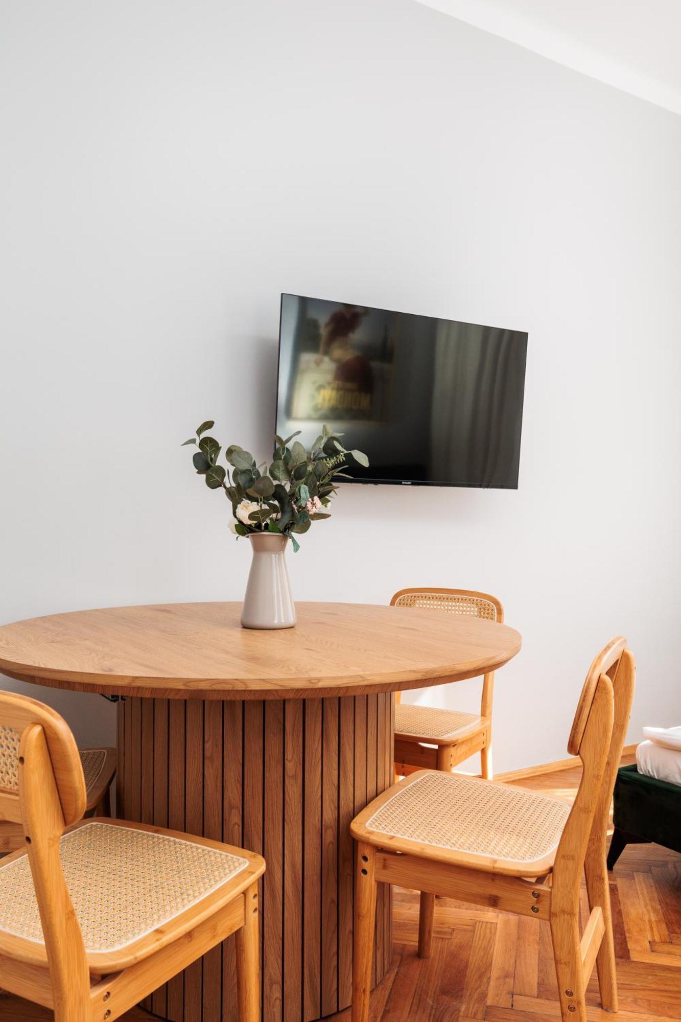 Apartment Retro Glamour With A Modern Edge - By Upstairs Krakow
