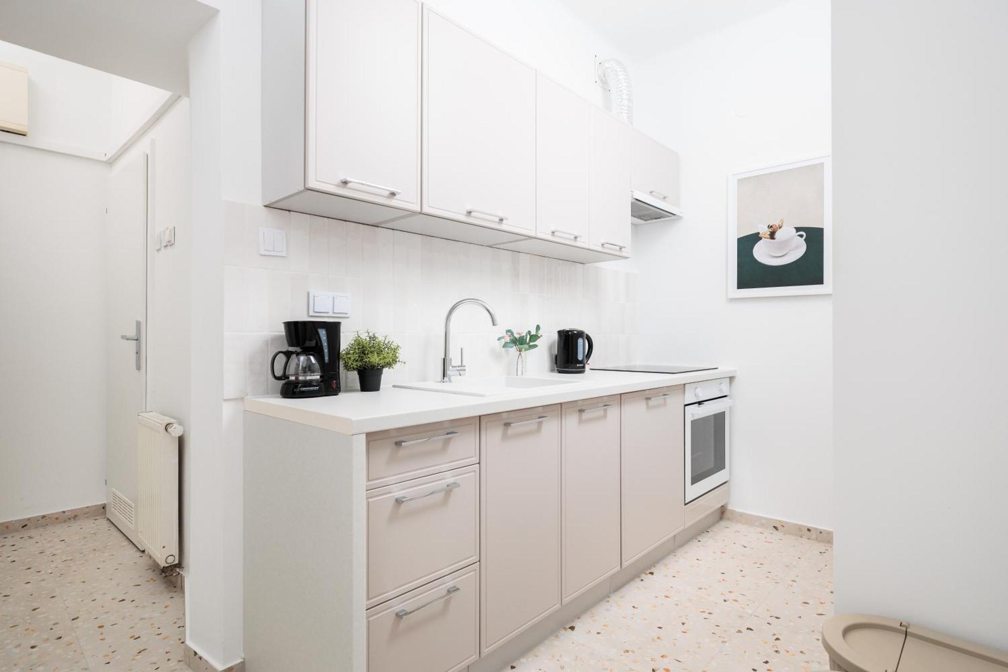 Retro Glamour With A Modern Edge - By Upstairs * Krakow