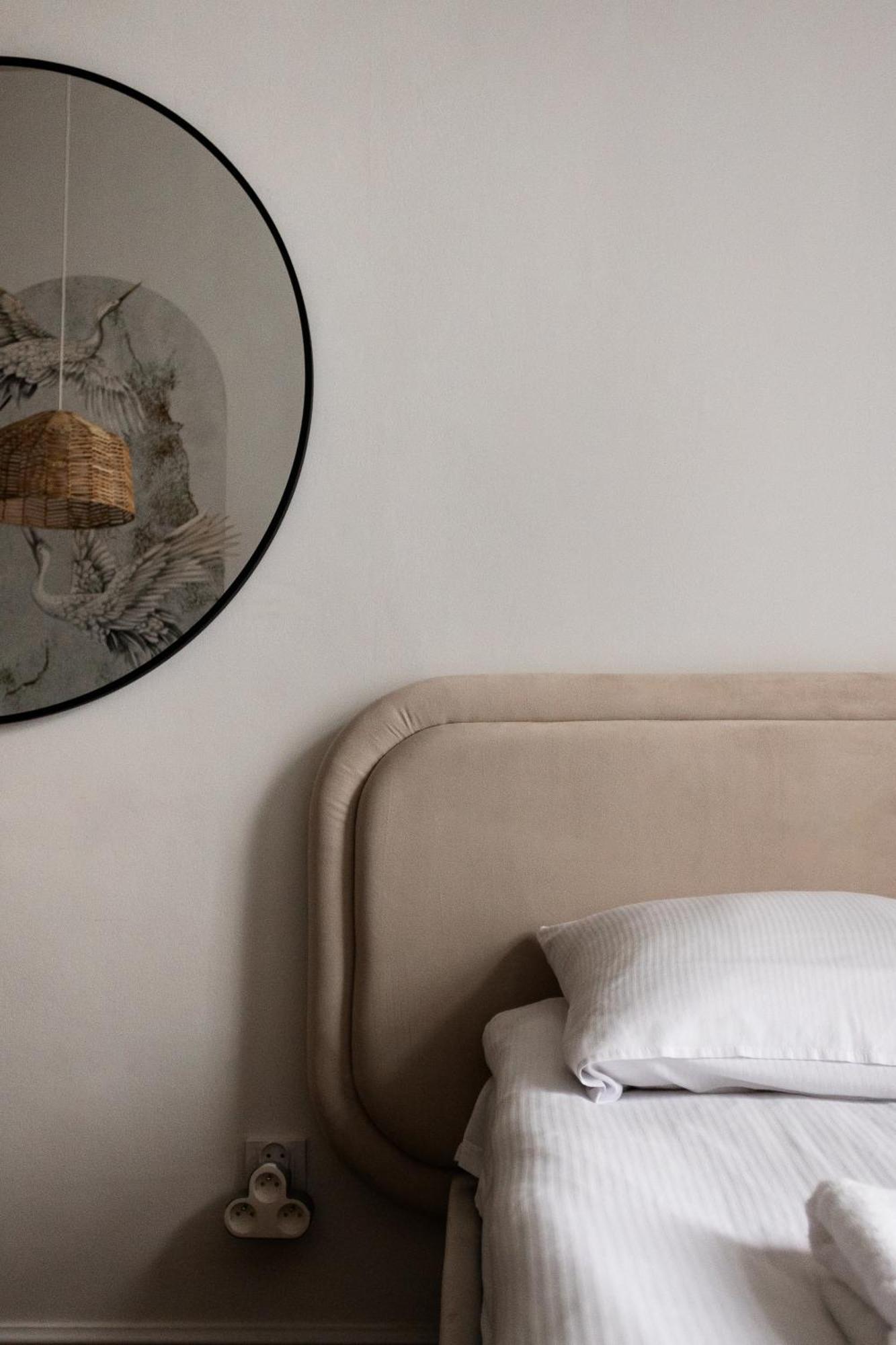 Comfort - By Upstairs Apartment