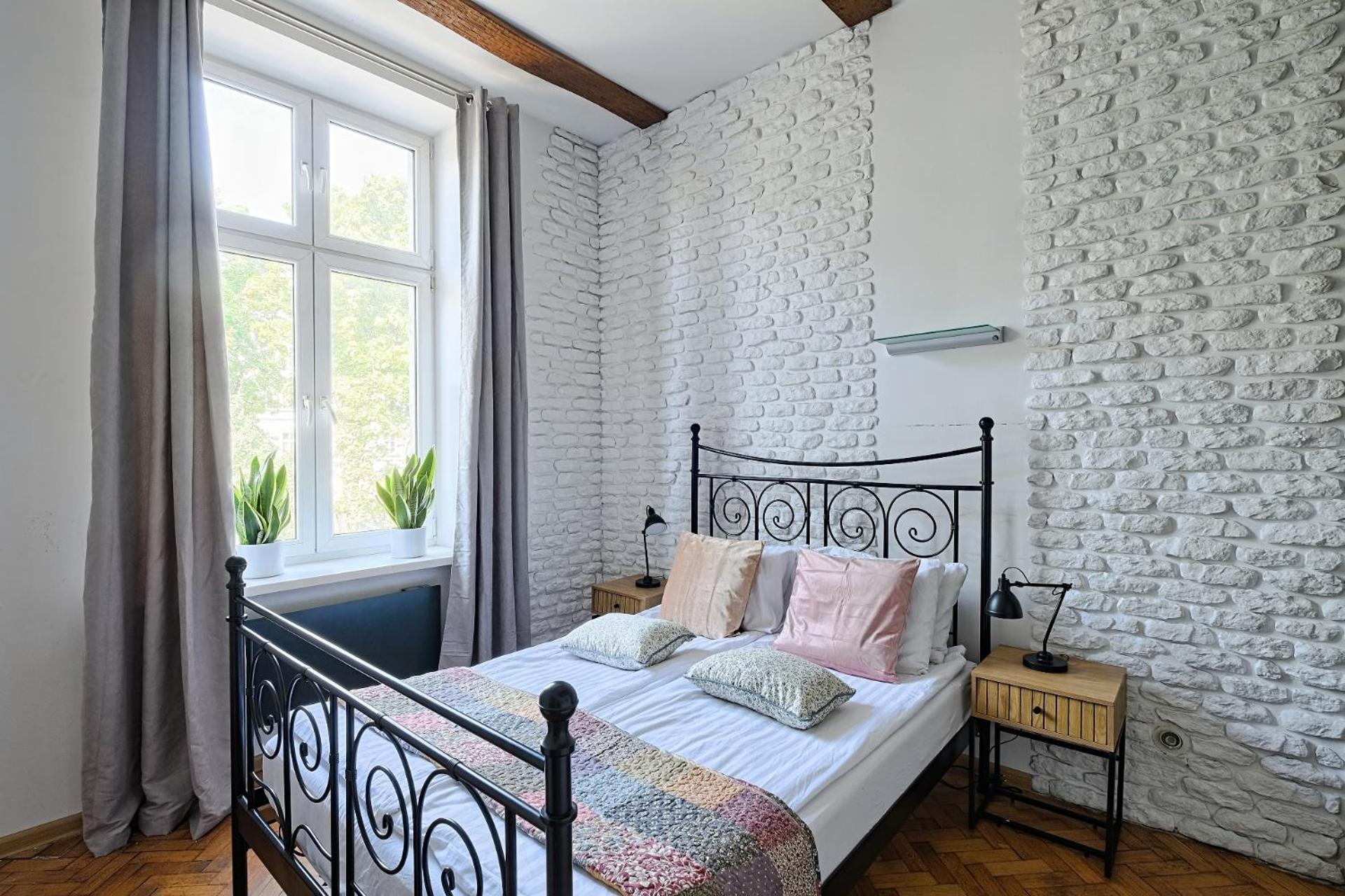 Urban Nest Dietla 69-8b *