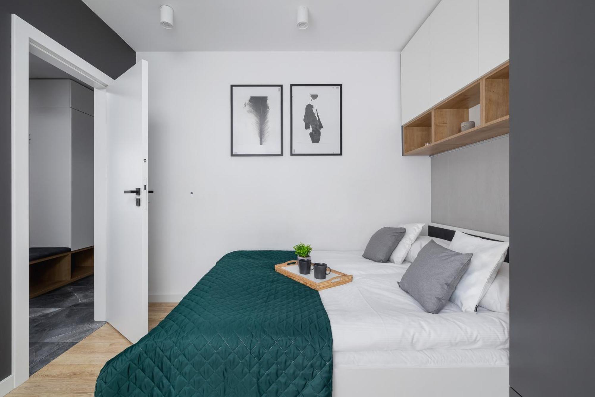 Elegant In Cracow With Balcony, Parking And Desk By Renters *