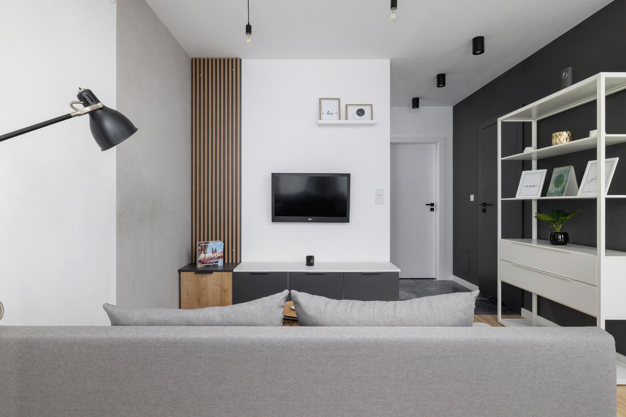 Elegant In Cracow With Balcony, Parking And Desk By Renters Apartament *