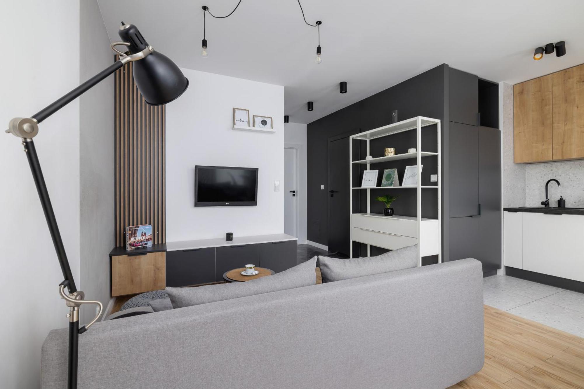 Elegant In Cracow With Balcony, Parking And Desk By Renters Apartament *
