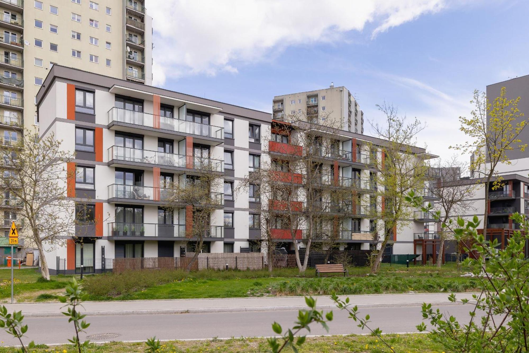 Elegant In Cracow With Balcony, Parking And Desk By Renters Kraków