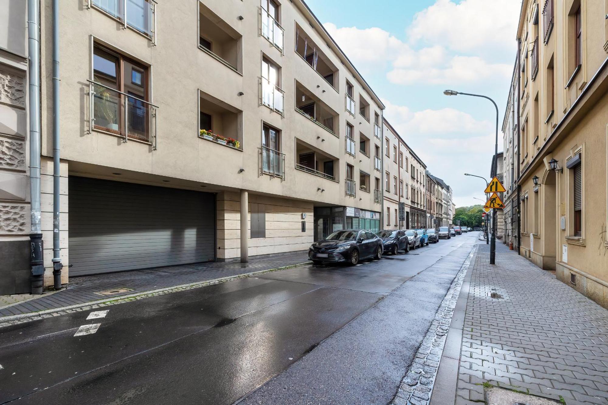 Appartement Przytulny Apartament Z Parkingiem I Biurkiem Przy Kazimierzu W Krakowie By Renters Krakau