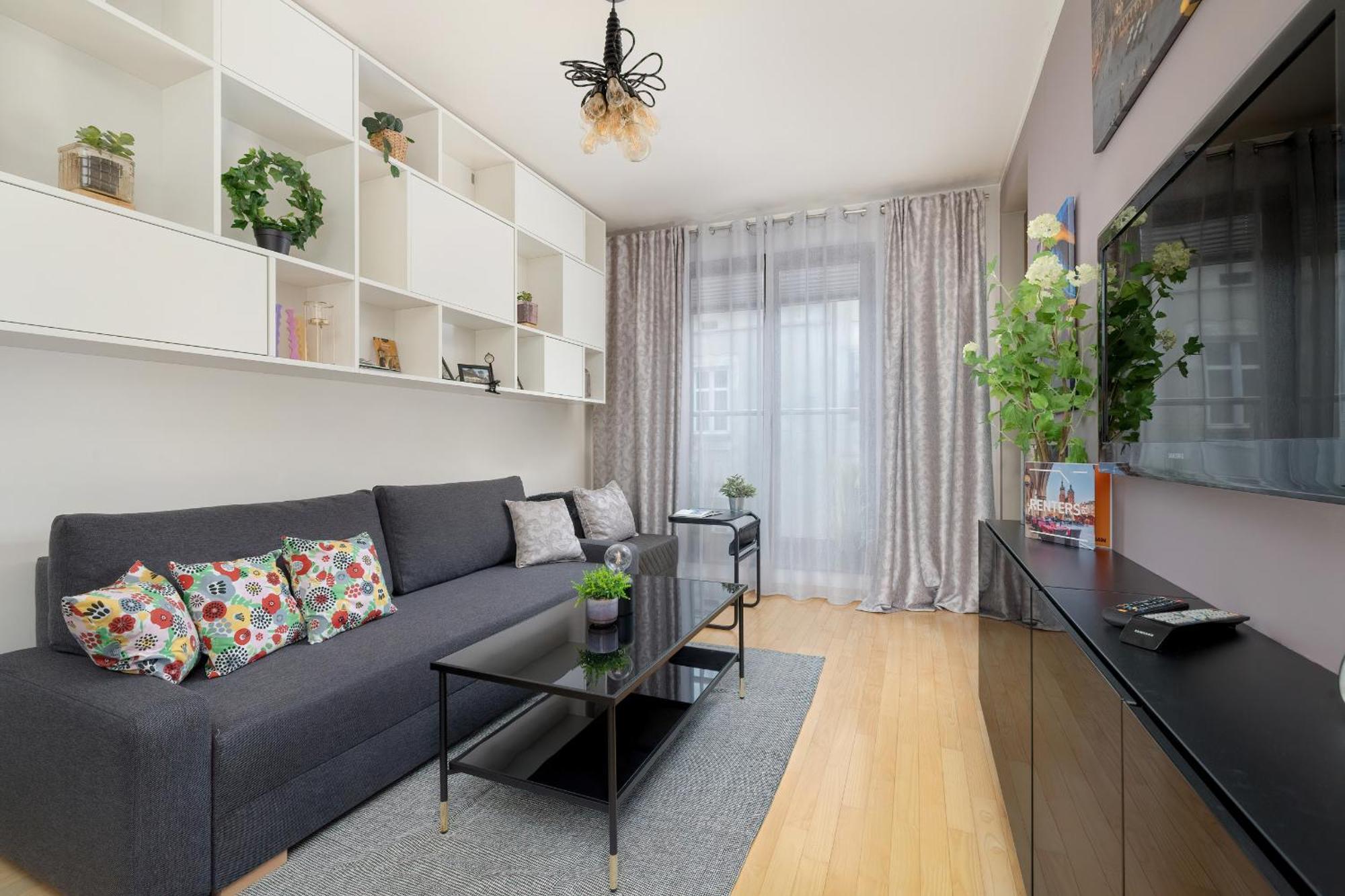 Przytulny Apartament Z Parkingiem I Biurkiem Przy Kazimierzu W Krakowie By Renters