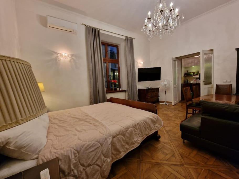 In The Center! Apartment