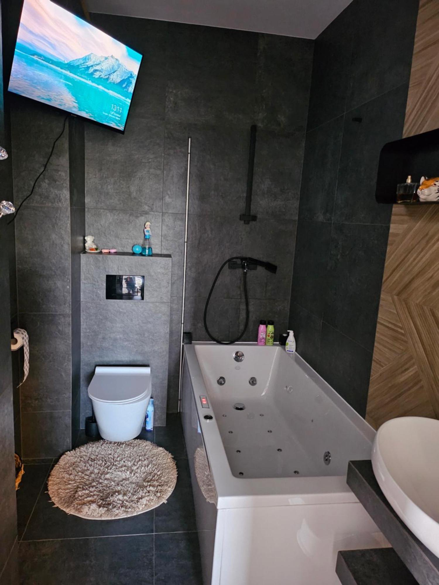Luksusowy 60 M Z Jacuzzi Oraz Z Ogrodkiem Na Dachu Na Wylacznosc ! Apartment Krakow