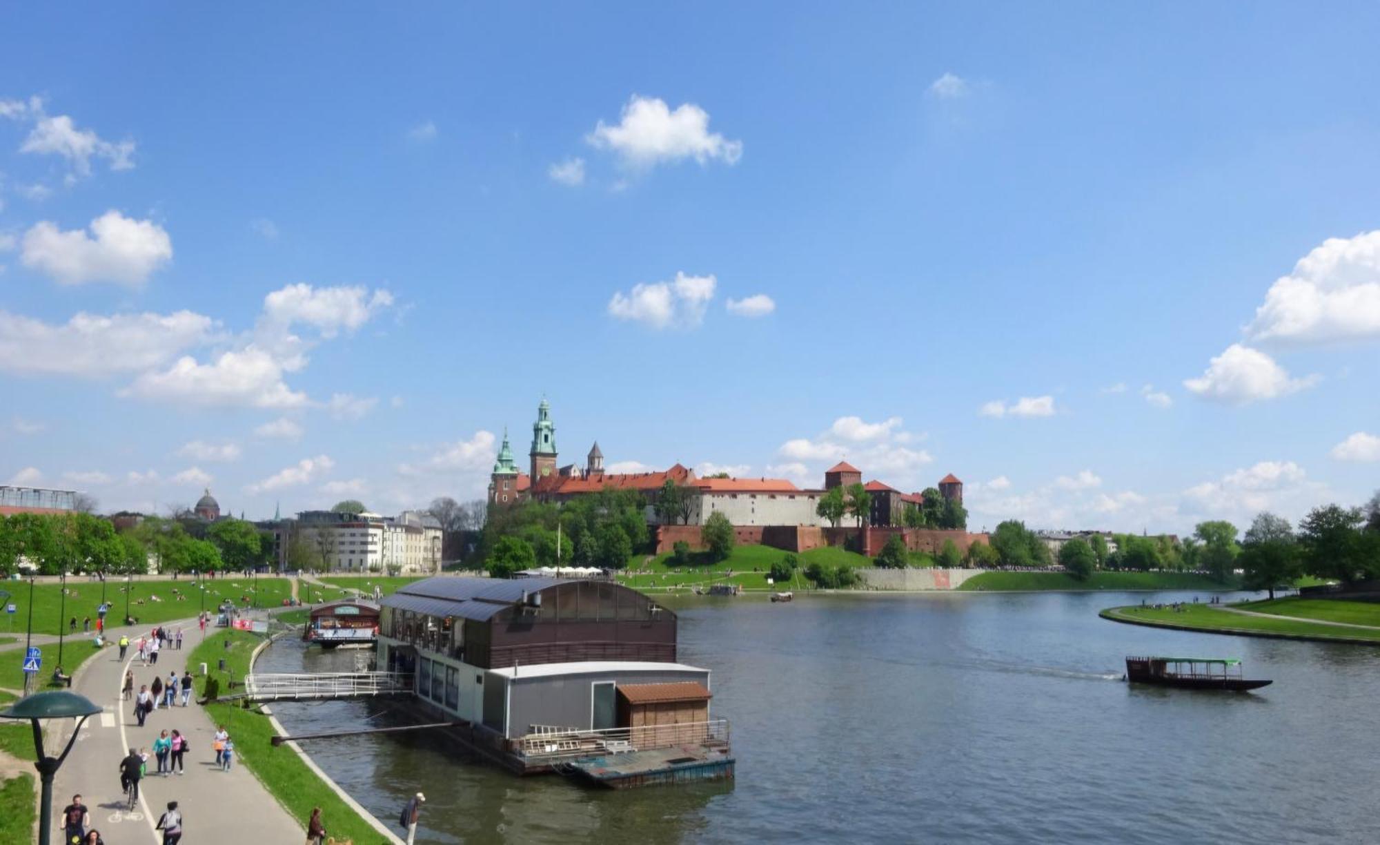 Vistula Avenue Free Parking, Swimming Pool, Sauna & Gym Apartment