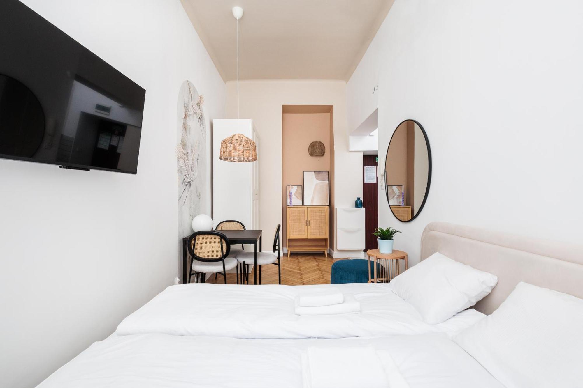 Comfort - By Upstairs Apartment *