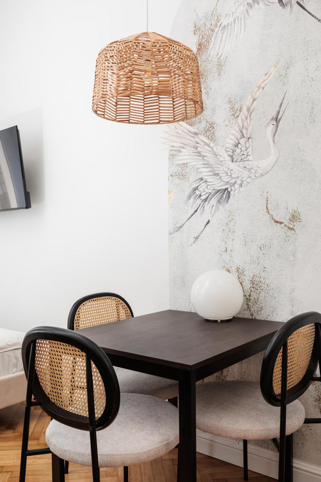 Comfort - By Upstairs Apartment *