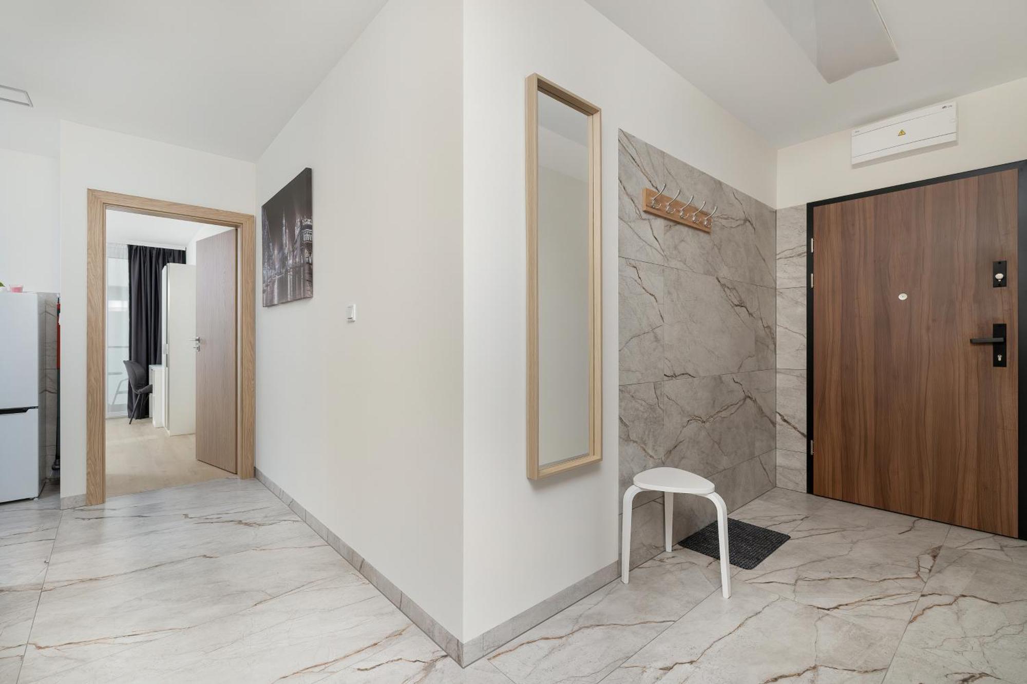 Apartment Cozy Laszkiewicza With Parking By Renters