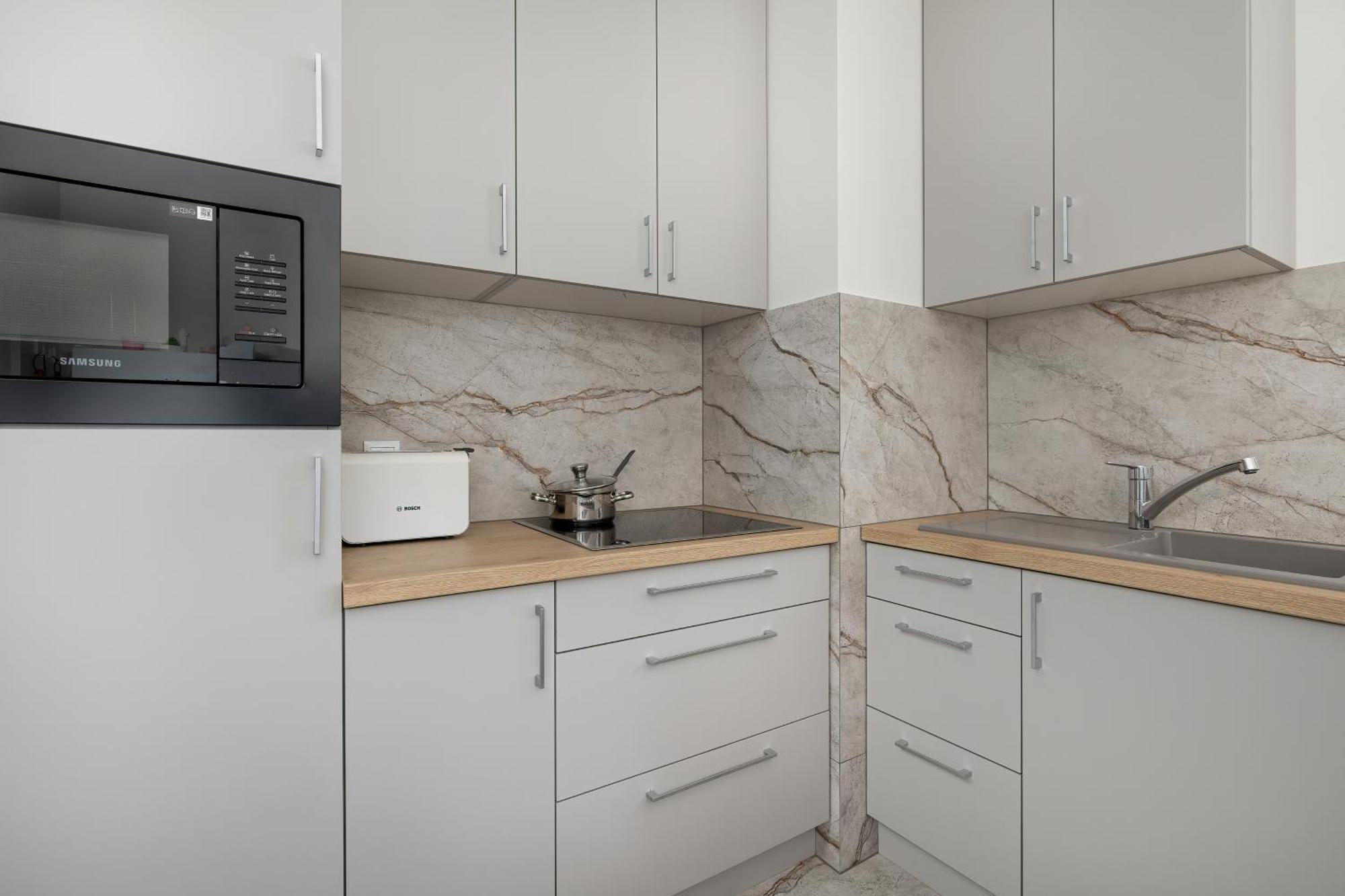 Cozy Laszkiewicza With Parking By Renters Apartment *