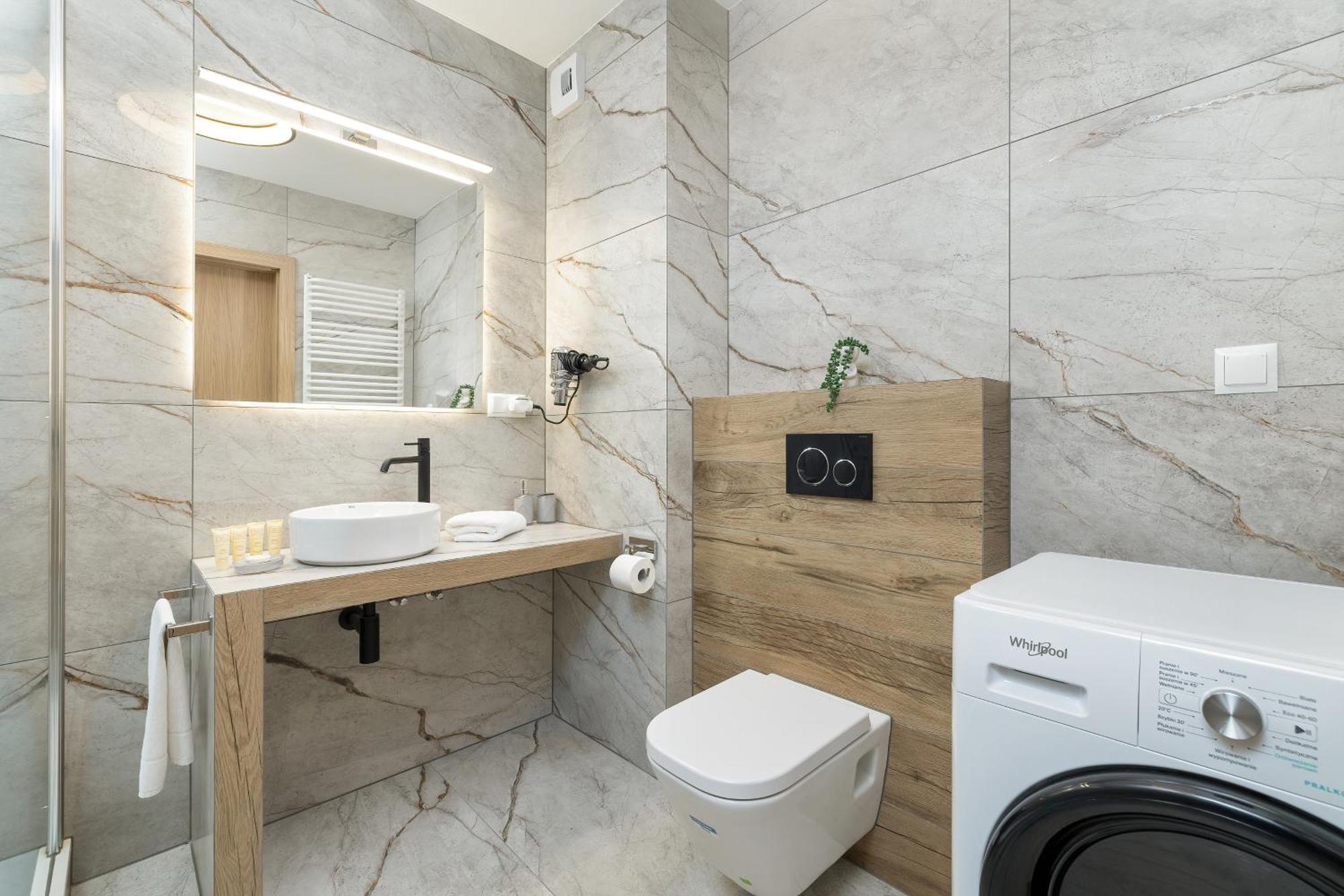 Cozy Laszkiewicza With Parking By Renters Apartment *
