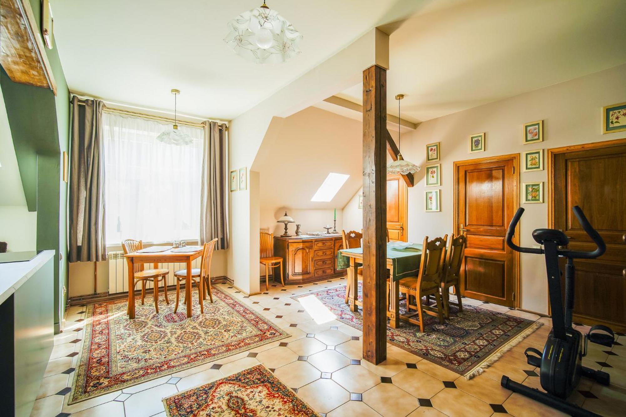 Painter's House Apartment *