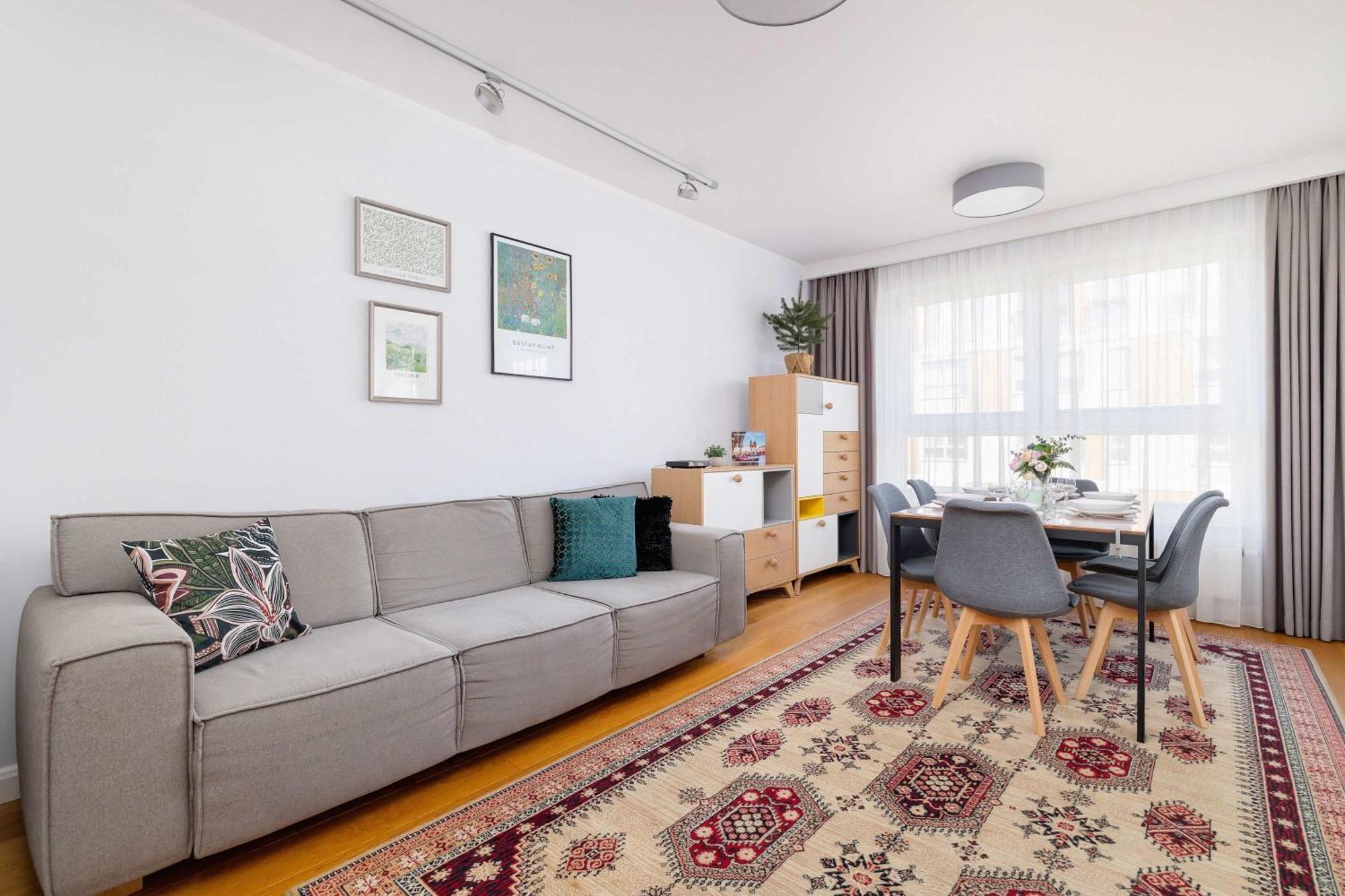 Przytulny I Przestronny W Krakowie Z Parkingiem Biurkiem I 2 Balkonami By Renters Appartement