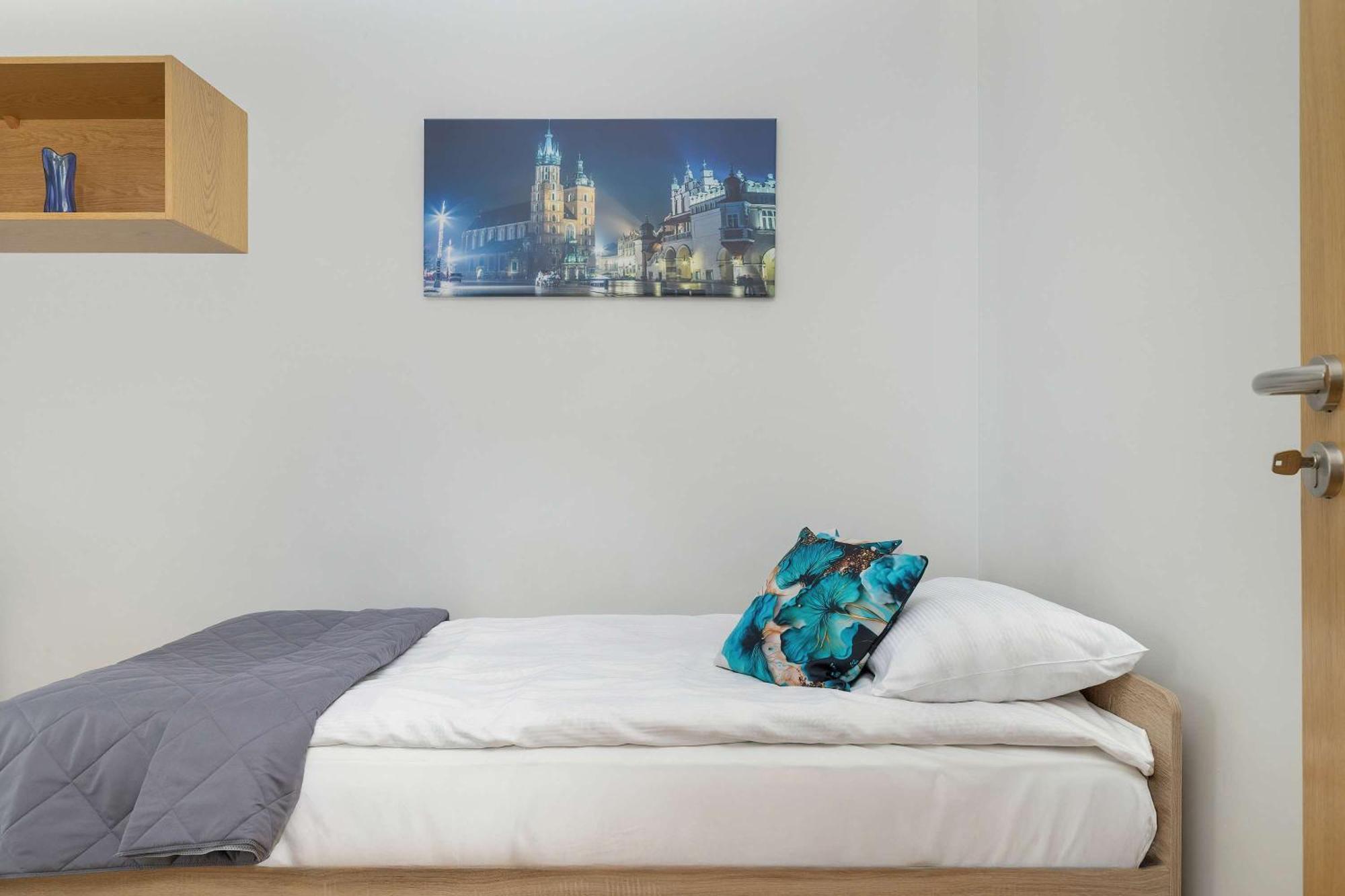 Grzegorzecka Family With Balcony & Parking Cracow By Renters Apartment *