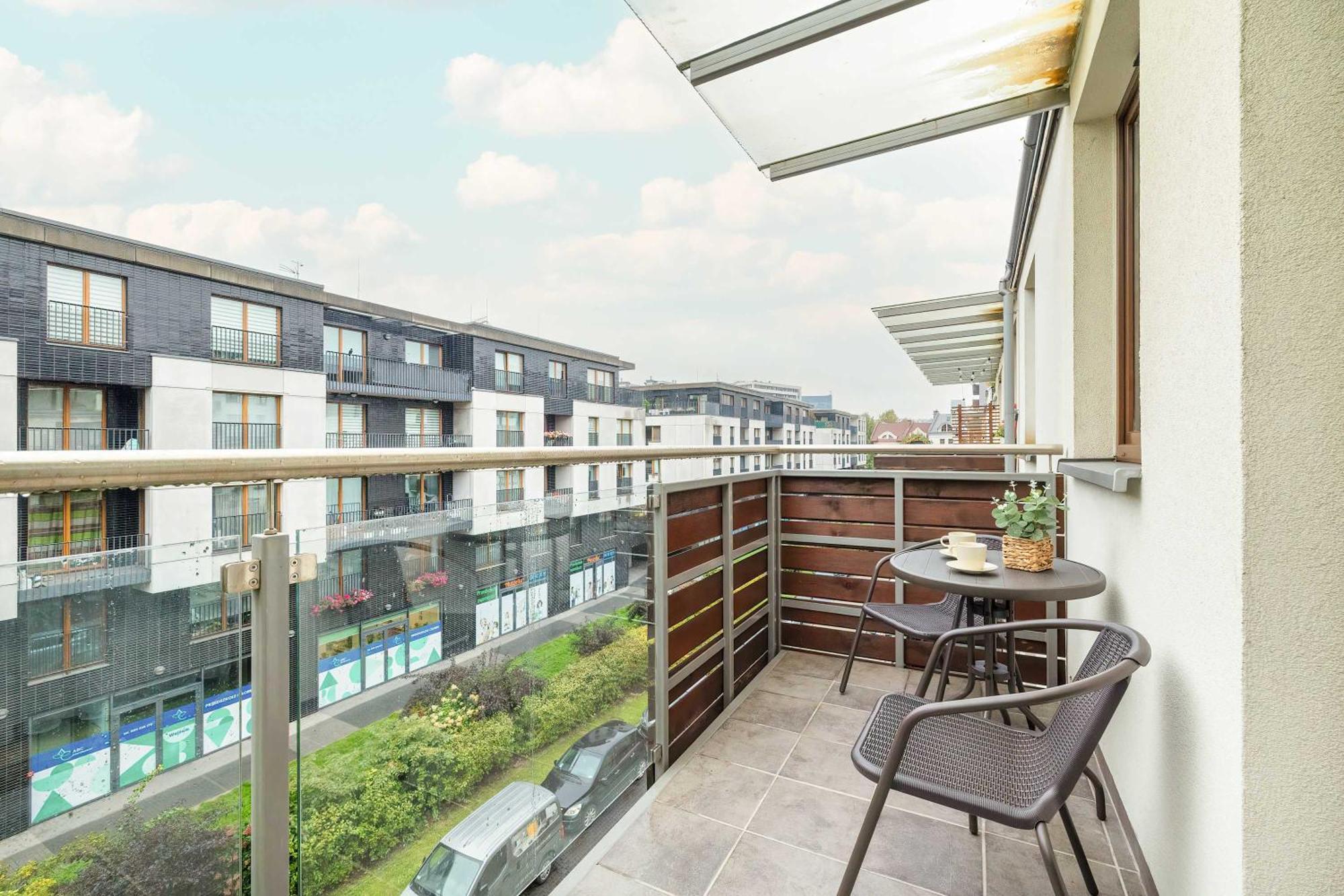 Grzegorzecka Family With Balcony & Parking Cracow By Renters Apartment
