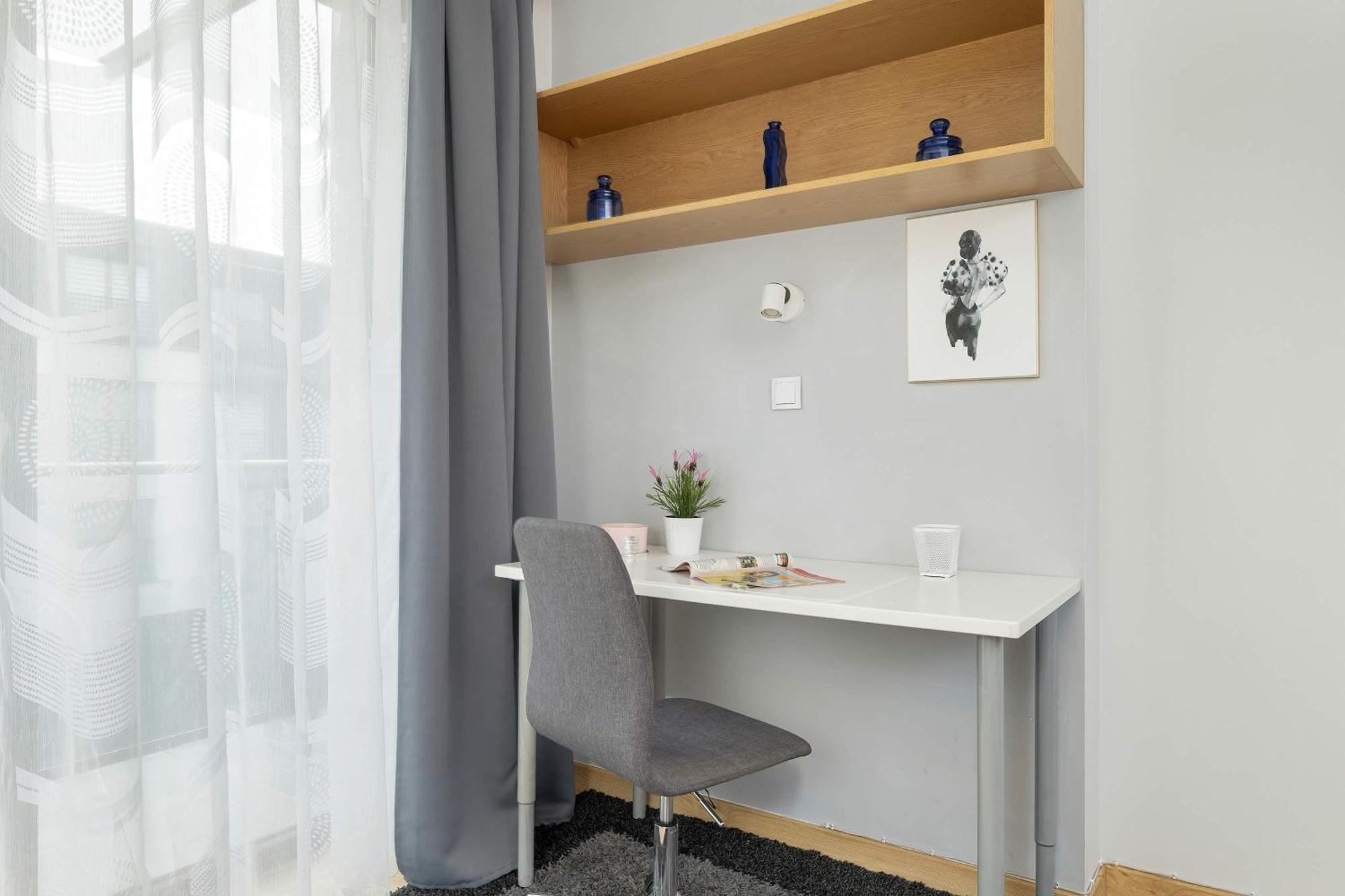 Grzegorzecka Family With Balcony & Parking Cracow By Renters Apartment