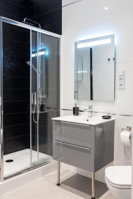With Air Conditioning In The Heart Of Cracow Heart Apartment *
