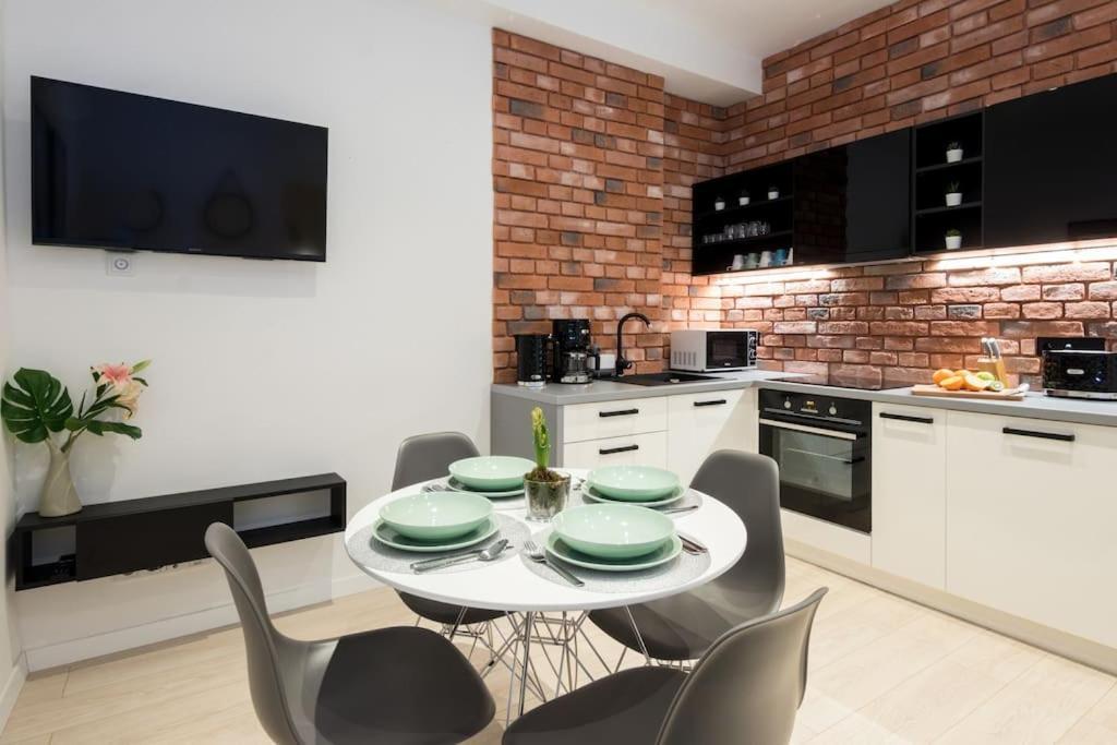 With Air Conditioning In The Heart Of Cracow Heart Apartment *