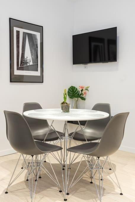 With Air Conditioning In The Heart Of Cracow Heart Apartment