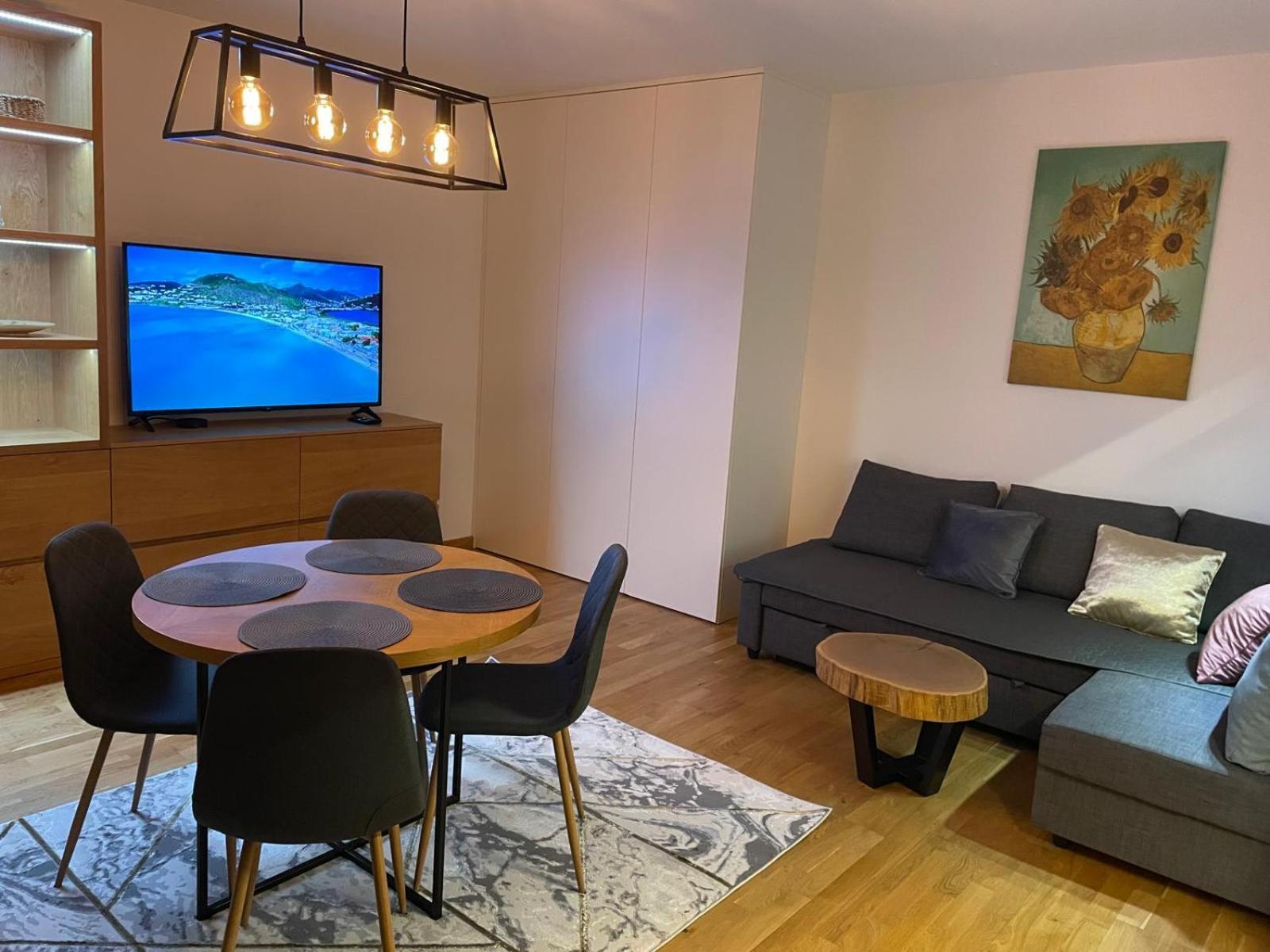 Apartment Comfortable With 2 Bedrooms And 2 Balconies On Borkowska Street