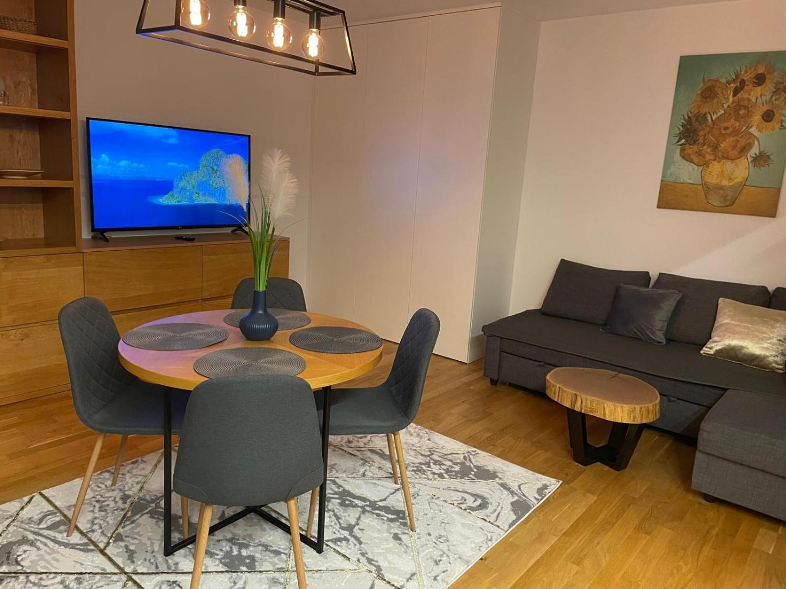 Apartment Comfortable With 2 Bedrooms And 2 Balconies On Borkowska Street