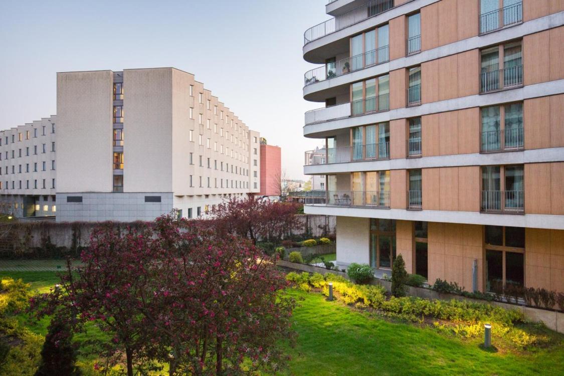 Rentplanet - Angel Plaza