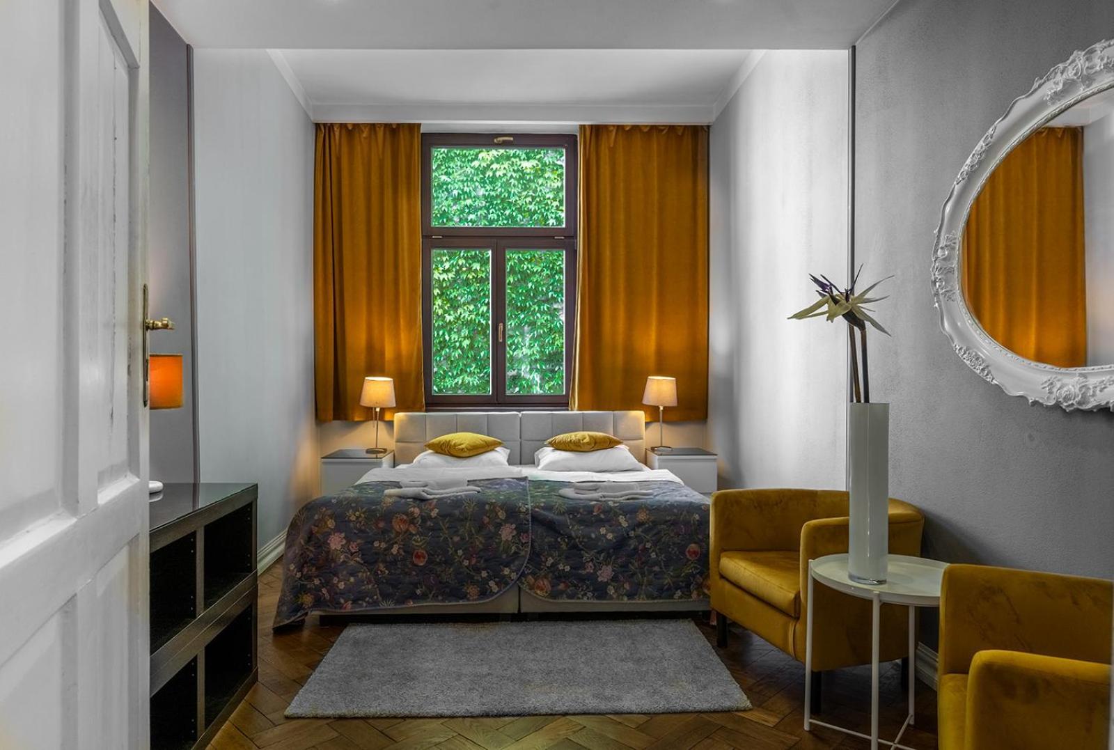 Antique Old Town Apartamento *