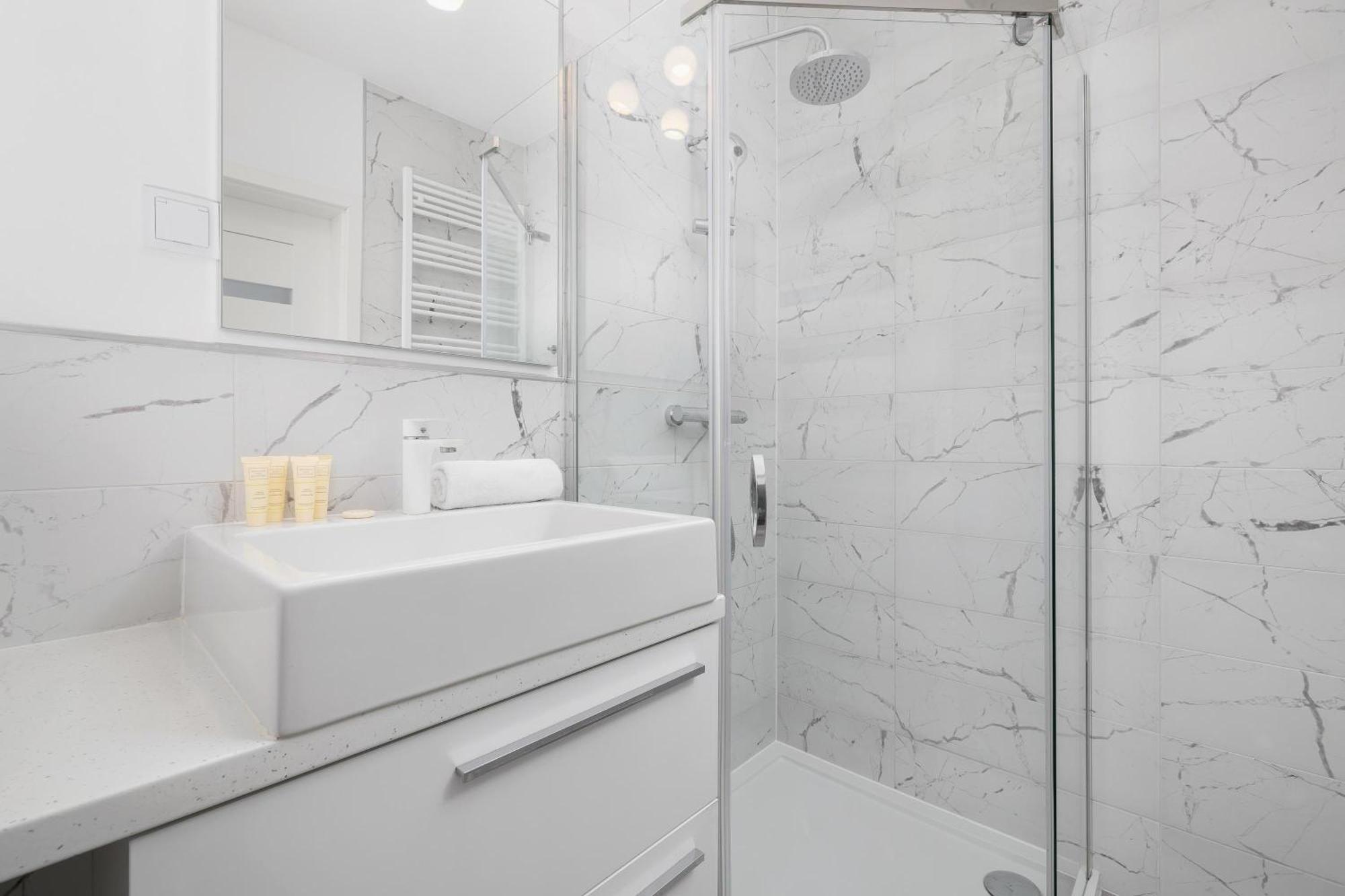 Apartment Modern With Parking Near Tauron Arena By Renters Krakow