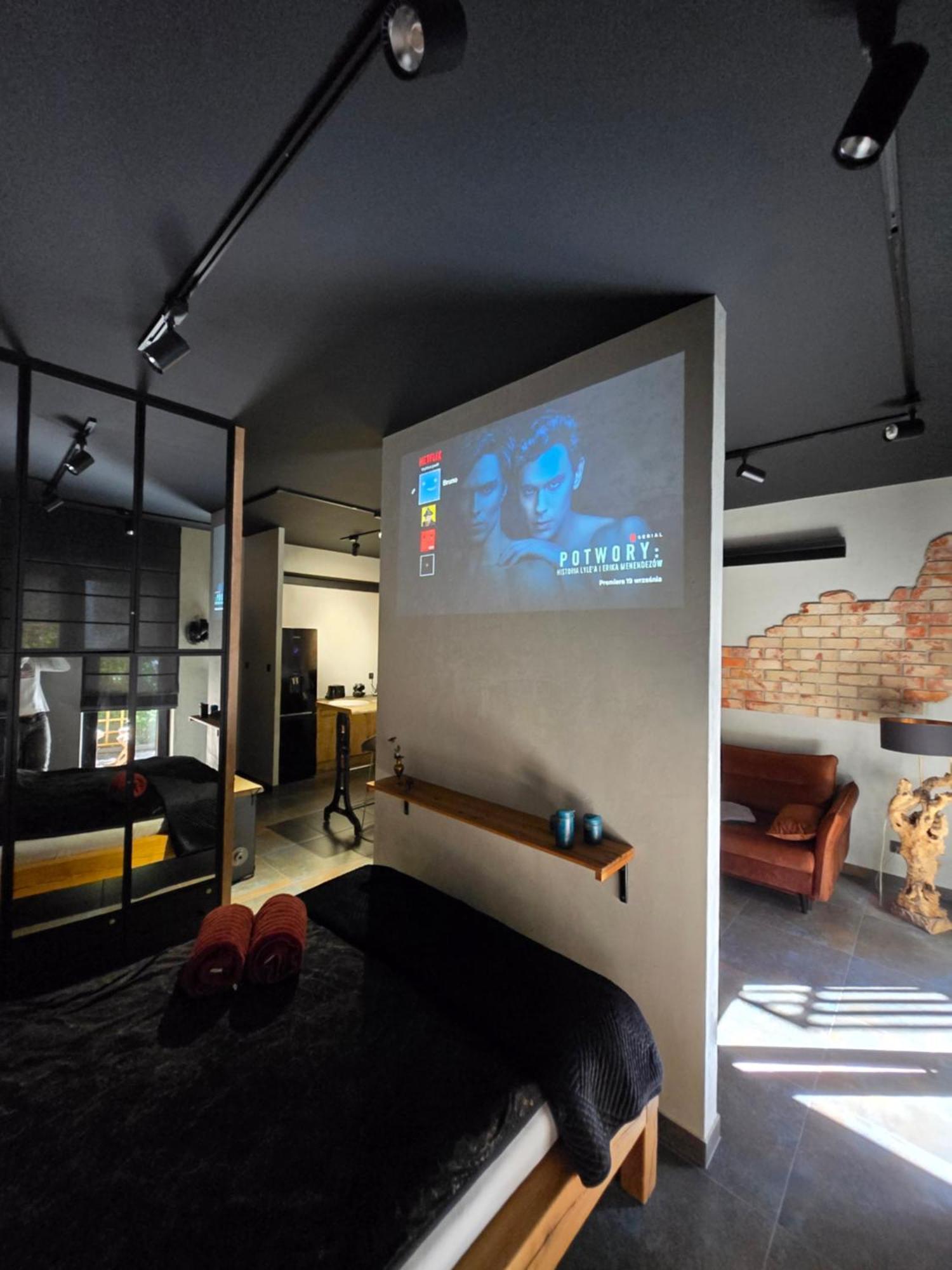 Luxury Vistula Old Town Apartments: Spa, Sauna & Pool Retreat *
