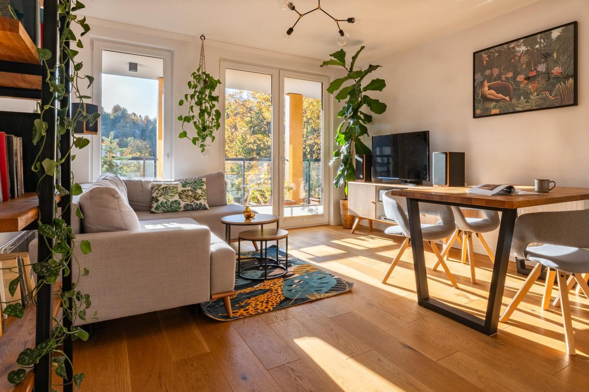 Oasis - Free Parking, Big Balcony, Private Park