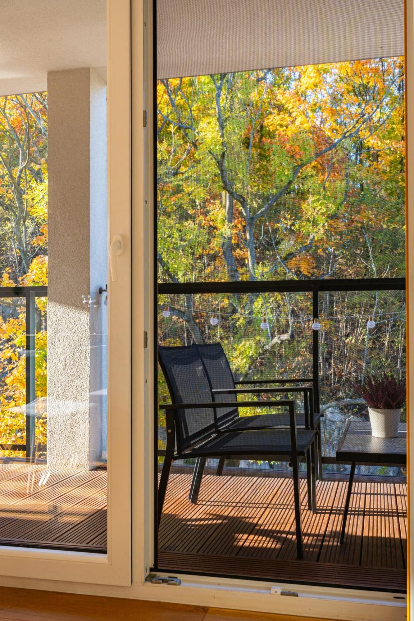 Oasis - Free Parking, Big Balcony, Private Park