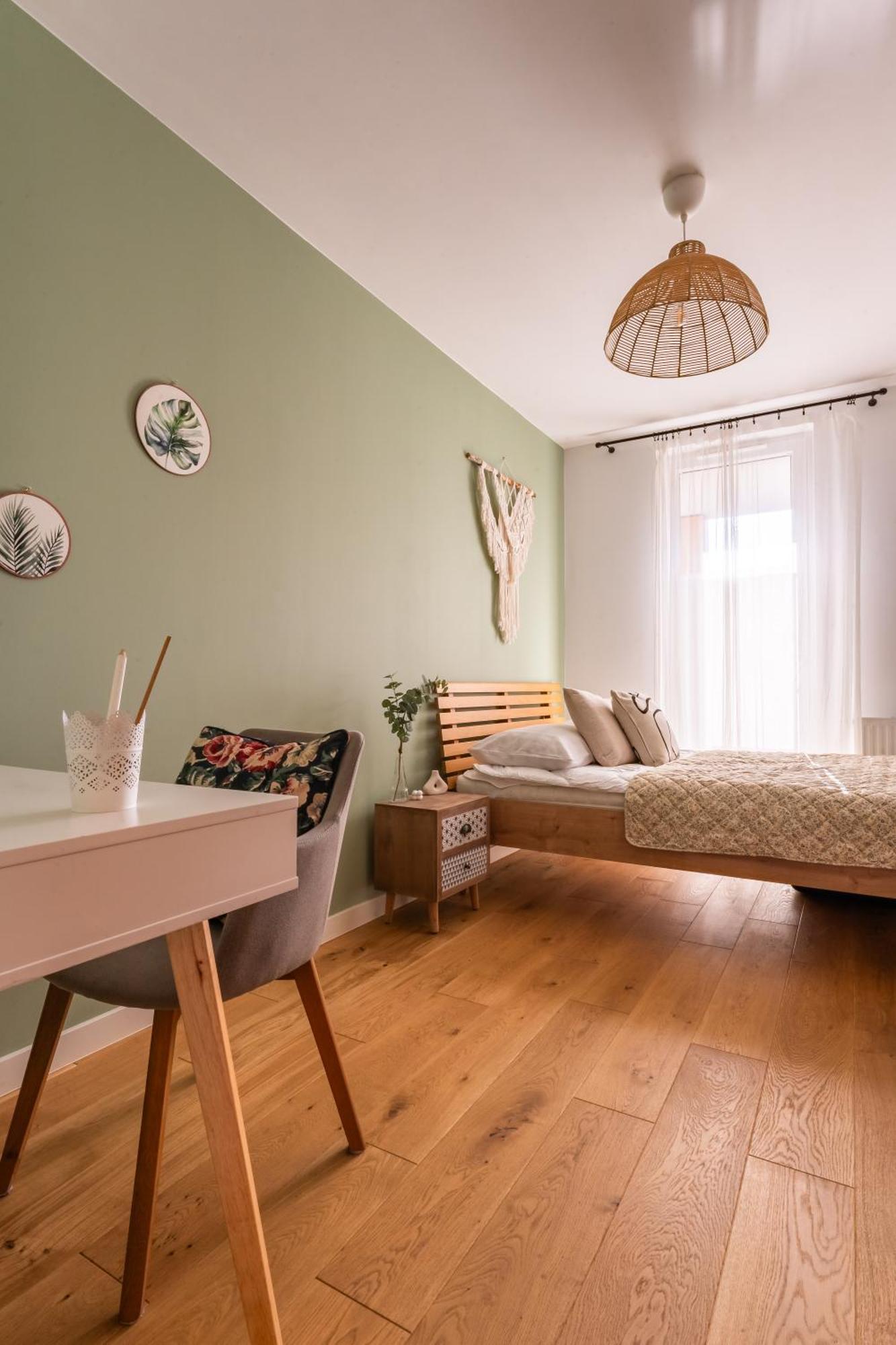 Oasis - Free Parking, Big Balcony, Private Park *